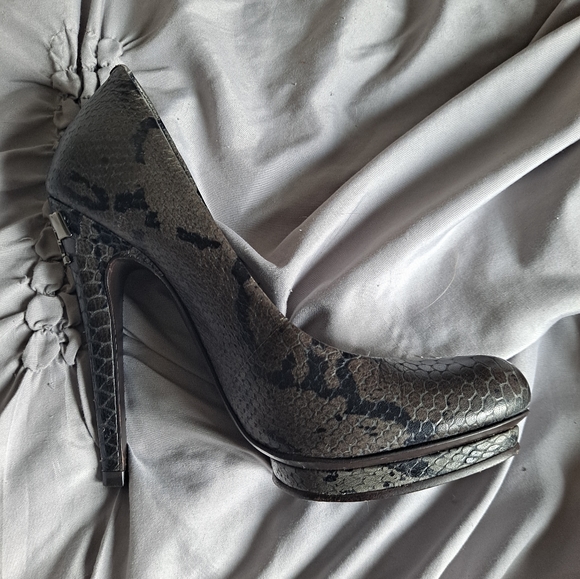 Tory Burch Leather Snakeprint Heels Size 5.5 - Picture 7 of 10